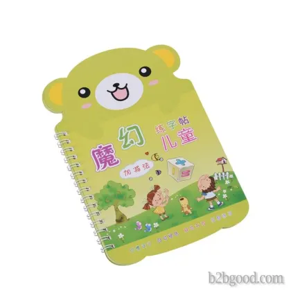 孩子们练习书法