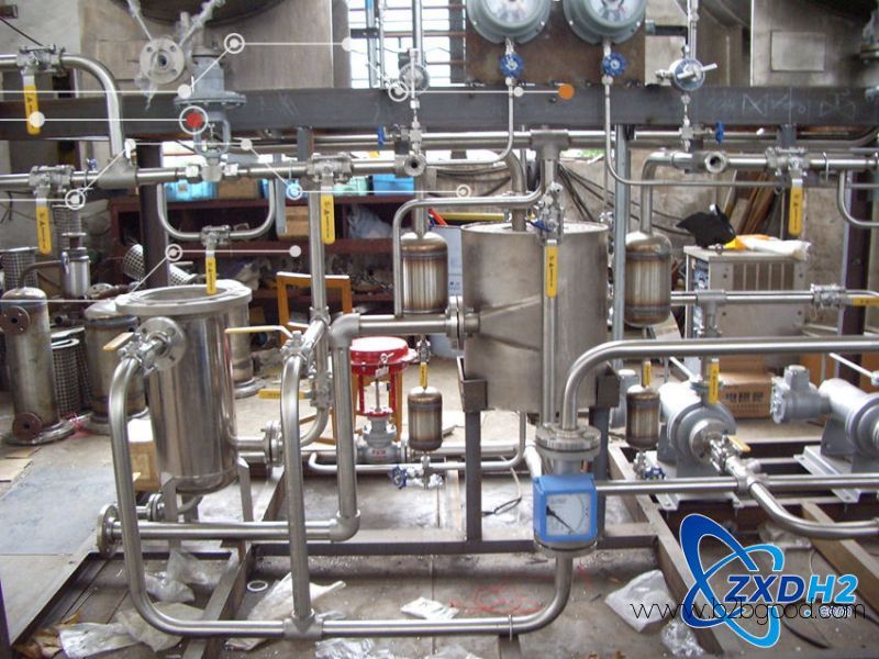 Water supply and alkali distribution device for hydrogen production by water electrolysis