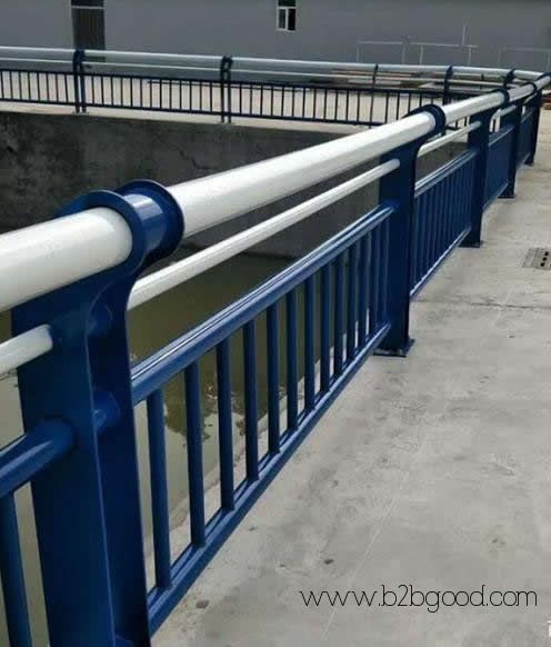 Забор из оцинкованной стальной трубы